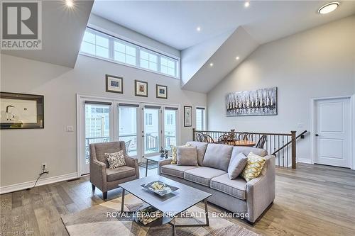 9 Sassafras Row, Fort Erie (Ridgeway), ON - Indoor Photo Showing Living Room