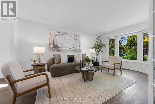 2938 Mulberry Drive, Oakville (Cv Clearview), ON - Indoor Photo Showing Living Room