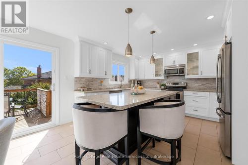 2938 Mulberry Drive, Oakville (Cv Clearview), ON - Indoor Photo Showing Kitchen With Upgraded Kitchen