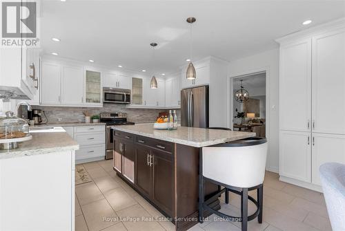 2938 Mulberry Drive, Oakville (Cv Clearview), ON - Indoor Photo Showing Kitchen With Upgraded Kitchen