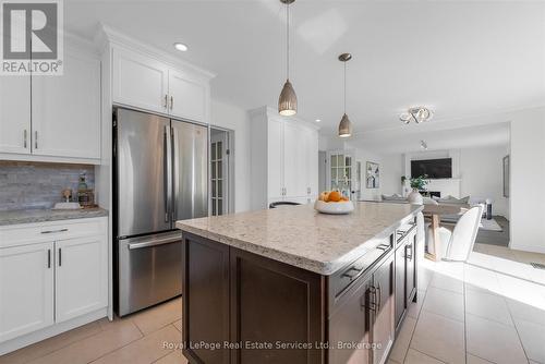 2938 Mulberry Drive, Oakville (Cv Clearview), ON - Indoor Photo Showing Kitchen With Upgraded Kitchen