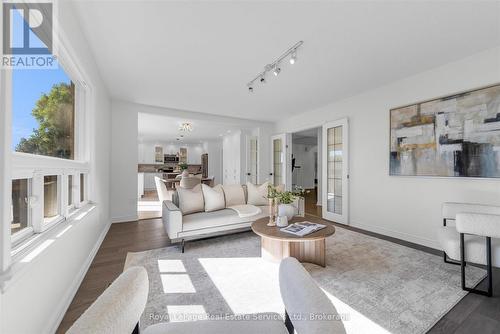 2938 Mulberry Drive, Oakville (Cv Clearview), ON - Indoor Photo Showing Living Room