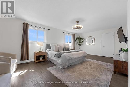 2938 Mulberry Drive, Oakville (Cv Clearview), ON - Indoor Photo Showing Bedroom