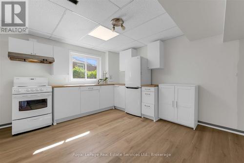 2938 Mulberry Drive, Oakville (Cv Clearview), ON - Indoor Photo Showing Kitchen