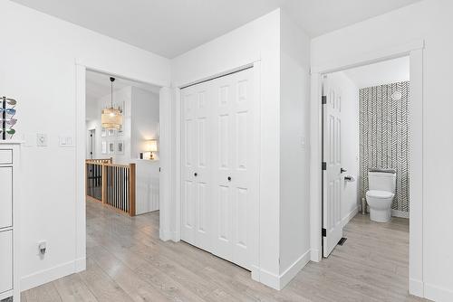 5633 Day Road, Vernon, BC - Indoor