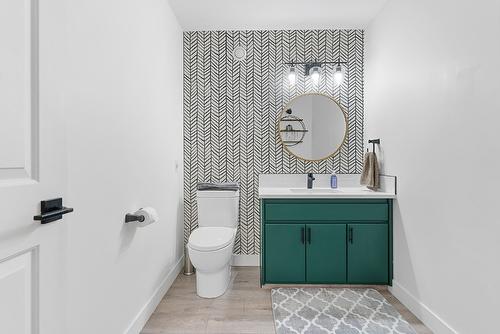 5633 Day Road, Vernon, BC - Indoor Photo Showing Bathroom