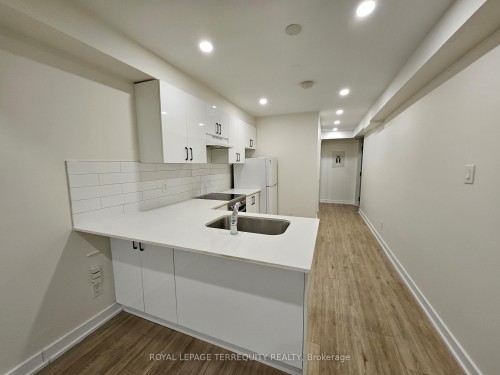 7-450 Arlington Avenue, Toronto, ON - Indoor