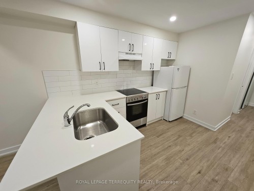 7-450 Arlington Avenue, Toronto, ON - Indoor Photo Showing Kitchen