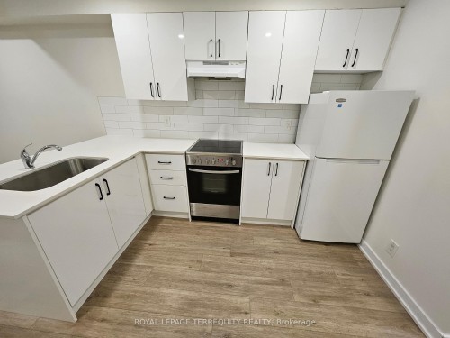 7-450 Arlington Avenue, Toronto, ON - Indoor Photo Showing Kitchen
