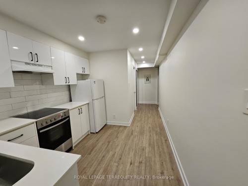 7-450 Arlington Avenue, Toronto, ON - Indoor Photo Showing Kitchen