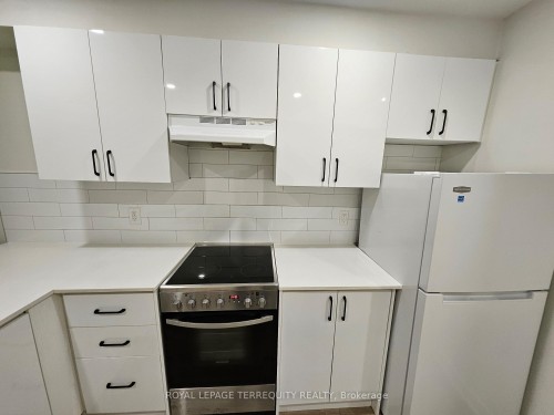 7-450 Arlington Avenue, Toronto, ON - Indoor Photo Showing Kitchen