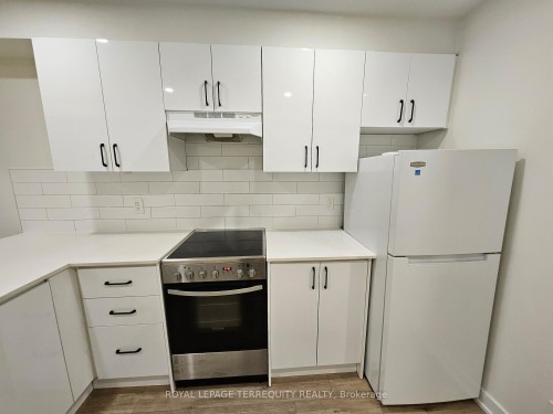 7-450 Arlington Avenue, Toronto, ON - Indoor Photo Showing Kitchen