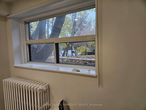 7-450 Arlington Avenue, Toronto, ON - Indoor Photo Showing Other Room