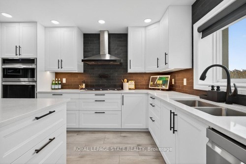 74 Green Mountain Road E, Hamilton, ON - Indoor Photo Showing Kitchen With Double Sink With Upgraded Kitchen