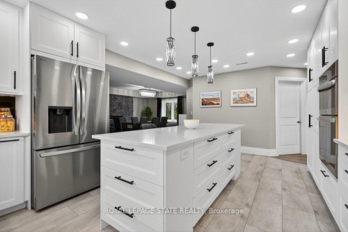 74 Green Mountain Road E, Hamilton, ON - Indoor Photo Showing Kitchen With Upgraded Kitchen