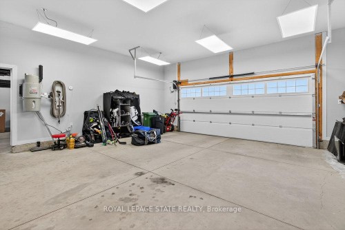 74 Green Mountain Road E, Hamilton, ON - Indoor Photo Showing Garage