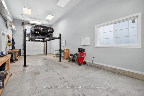 74 Green Mountain Road E, Hamilton, ON - Indoor