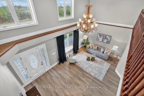 74 Green Mountain Road E, Hamilton, ON - Indoor Photo Showing Other Room