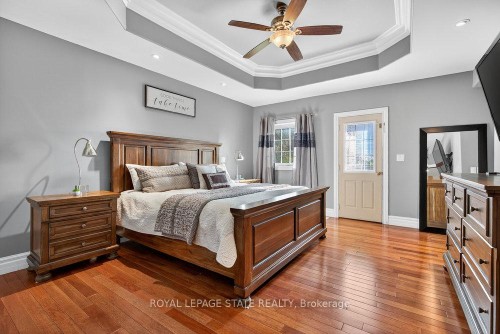 74 Green Mountain Road E, Hamilton, ON - Indoor Photo Showing Bedroom