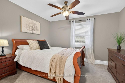 74 Green Mountain Road E, Hamilton, ON - Indoor Photo Showing Bedroom