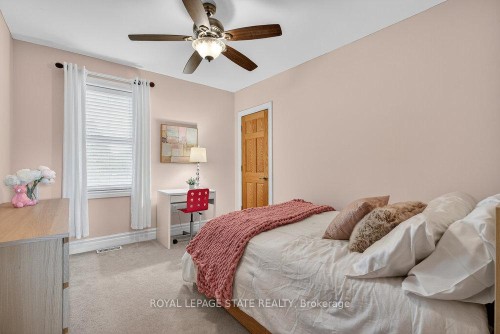 74 Green Mountain Road E, Hamilton, ON - Indoor Photo Showing Bedroom