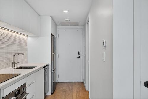 Overall view - 4916-1210 Rue Jeanne-Mance, Montréal (Ville-Marie), QC - Indoor Photo Showing Kitchen With Upgraded Kitchen