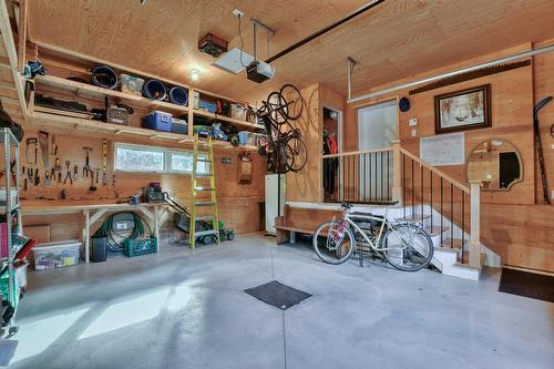 Garage - 2466 Rue St-Adolphe, Val-David, QC - Indoor Photo Showing Garage