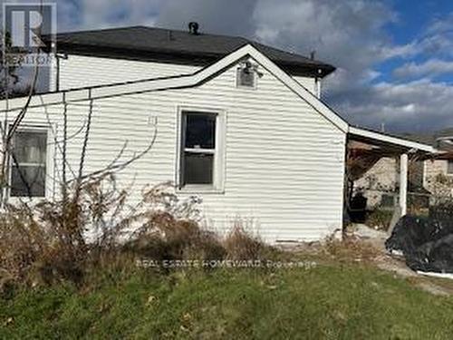 76 Fairview Drive, Brantford, ON - Outdoor