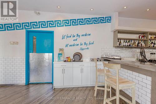 333 Bremner Boulevard, Toronto, ON 