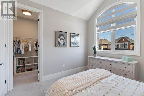 1437 Lakeport Crescent, Oakville, ON - Indoor Photo Showing Bedroom