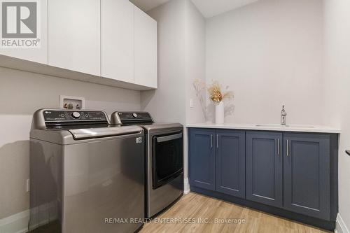 1437 Lakeport Crescent, Oakville, ON - Indoor Photo Showing Laundry Room