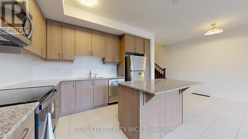 11 Keppel Circle W, Brampton, ON - Indoor Photo Showing Kitchen