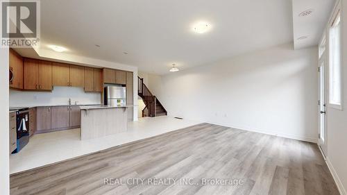 11 Keppel Circle W, Brampton, ON - Indoor Photo Showing Kitchen
