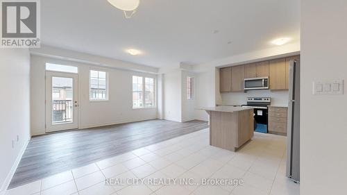 11 Keppel Circle W, Brampton, ON - Indoor Photo Showing Kitchen