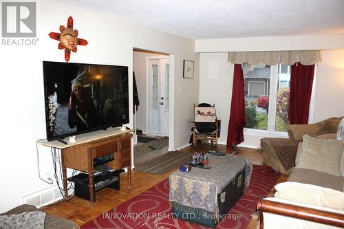 59 Valewood Crescent, Ottawa, ON - Indoor Photo Showing Living Room