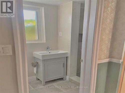 7 Mango Drive, Toronto, ON - Indoor Photo Showing Bathroom