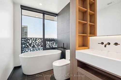 3703-55 Charles Street E, Toronto, ON - Indoor Photo Showing Bathroom