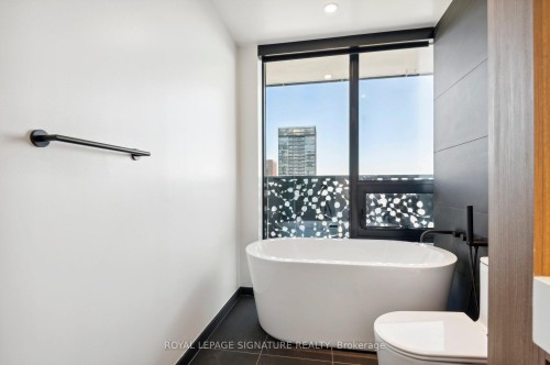 3703-55 Charles Street E, Toronto, ON - Indoor Photo Showing Bathroom