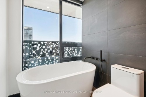 3703-55 Charles Street E, Toronto, ON - Indoor Photo Showing Bathroom