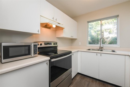409-1050 Braidwood Rd, Courtenay, BC - Indoor Photo Showing Kitchen With Double Sink