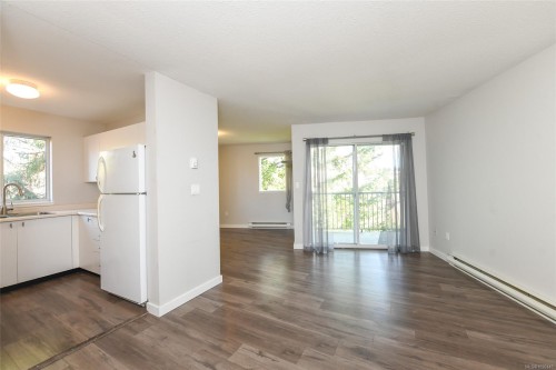 409-1050 Braidwood Rd, Courtenay, BC - Indoor Photo Showing Kitchen