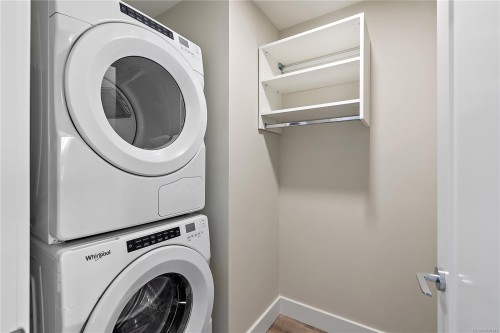208-2520 Hackett Cres, Central Saanich, BC - Indoor Photo Showing Laundry Room