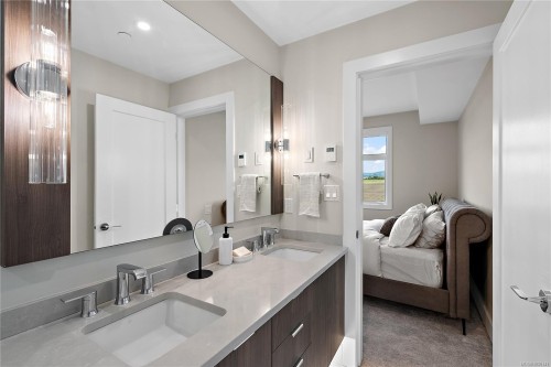 208-2520 Hackett Cres, Central Saanich, BC - Indoor Photo Showing Bathroom