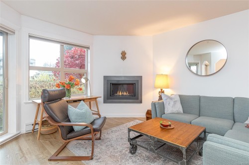 111-4949 Wills Rd, Nanaimo, BC - Indoor Photo Showing Living Room With Fireplace