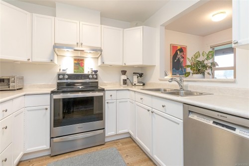 111-4949 Wills Rd, Nanaimo, BC - Indoor Photo Showing Kitchen With Double Sink