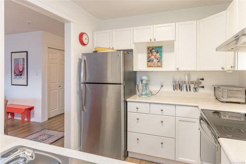 111-4949 Wills Rd, Nanaimo, BC - Indoor Photo Showing Kitchen