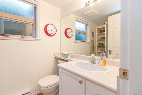 111-4949 Wills Rd, Nanaimo, BC - Indoor Photo Showing Bathroom