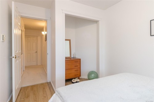 111-4949 Wills Rd, Nanaimo, BC - Indoor Photo Showing Bedroom