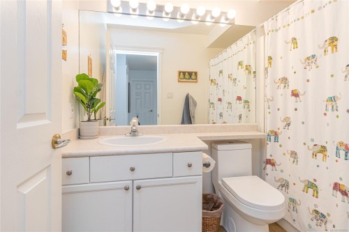 111-4949 Wills Rd, Nanaimo, BC - Indoor Photo Showing Bathroom