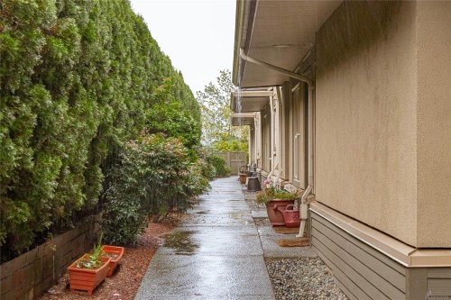 111-4949 Wills Rd, Nanaimo, BC - 